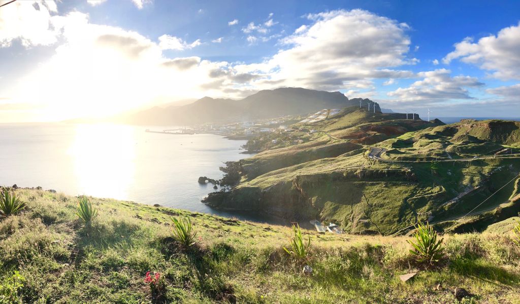 Herrlicher Ausblick: Mit dem Mietwagen erreicht man die schönsten Orte der Insel komfortabel und flexibel! Foto: Sascha Tegtmeyer