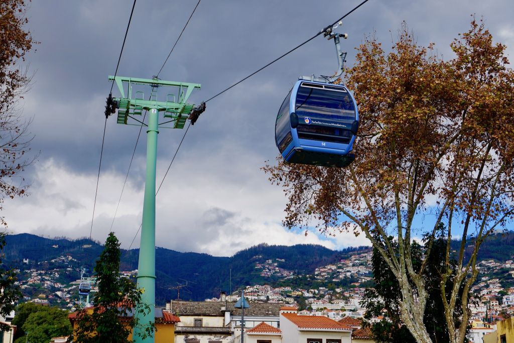 Mit der Seilbahn geht's hinauf zum Botanischen Garten von Funchal. Foto: Sascha Tegtmeyer